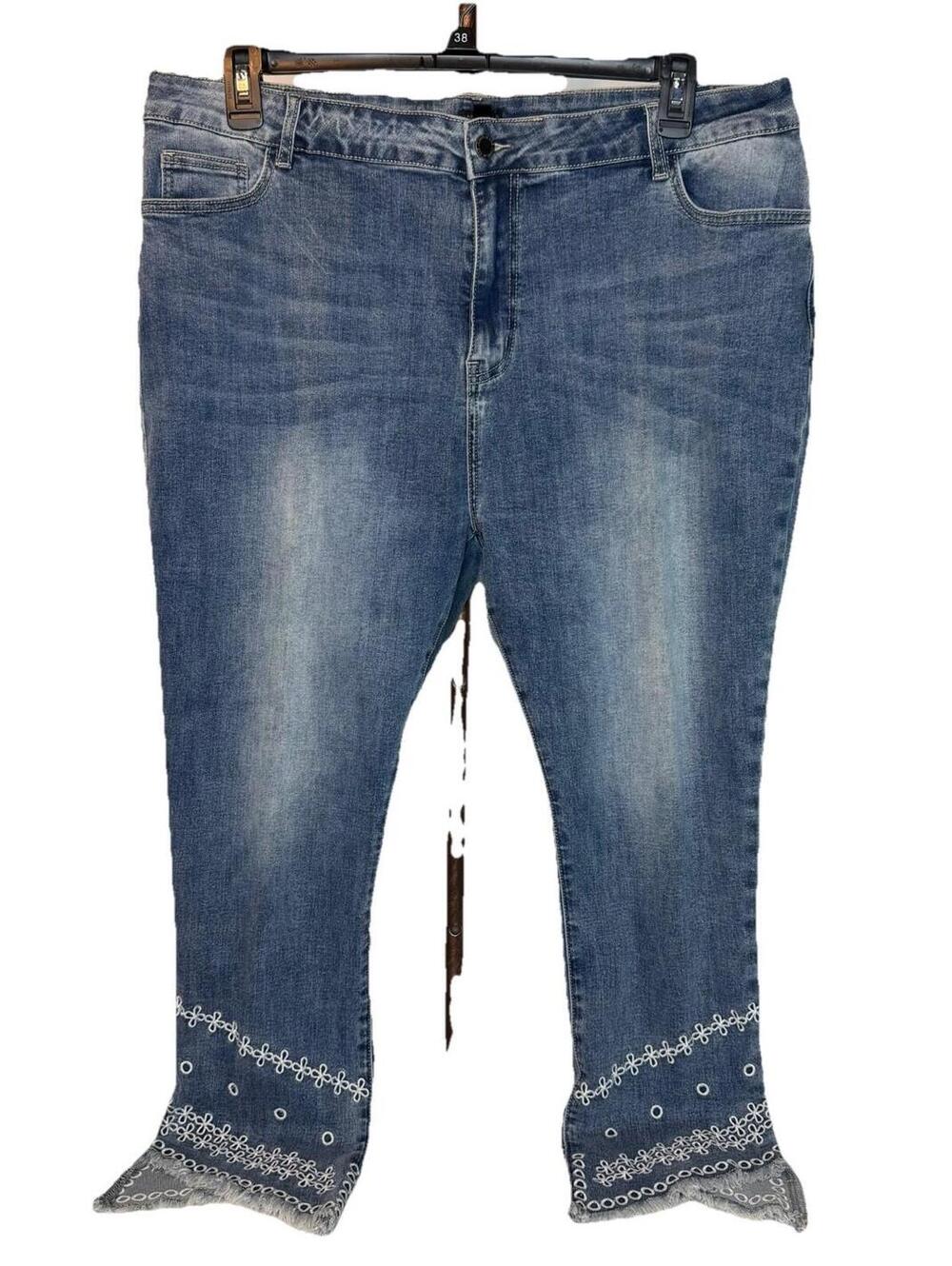Coco + Carmen STRAIGHT LEG CROP WITH SLANT BOTTOM EMBROIDERY Size XXL